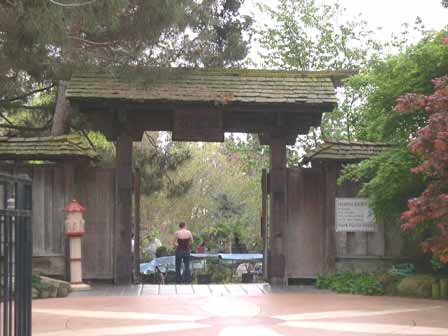 shinzen-garden-entrance-gate